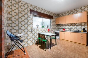 Réfrigérateur, micro-ondes, four, cafetière/bouilloire