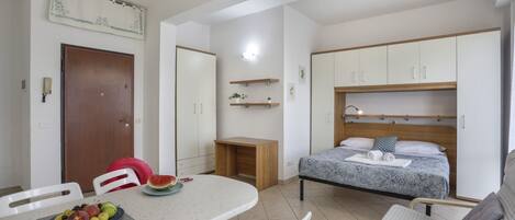 Fer et planche Ă repasser, Wi-Fi, literie fournie