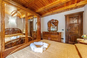 3 bedrooms, iron/ironing board, bed sheets