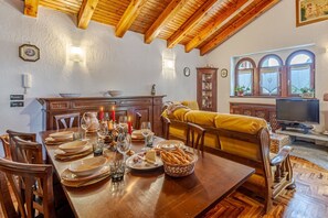 Dining - CASA BEATRICE - Wi-Fi, parking, and mountain views (Courmayeur)