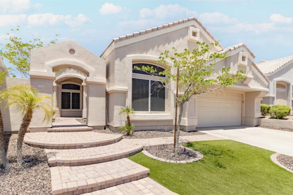 Bright and Cheerful Home Tucked in the Ahwatukee Foothills.