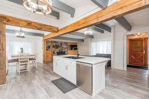 Interior - Beautiful Home in Tottenham (Tottenham)