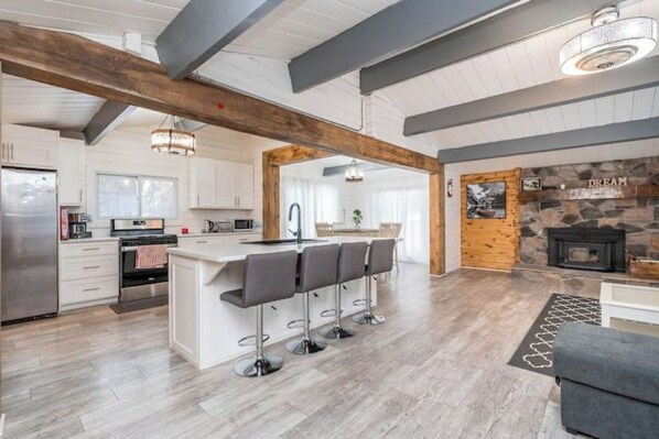 Interior - Beautiful Home in Tottenham (Tottenham)