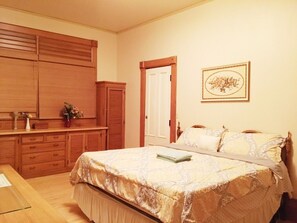 8 chambres, fer et planche à repasser, Wi-Fi, draps fournis