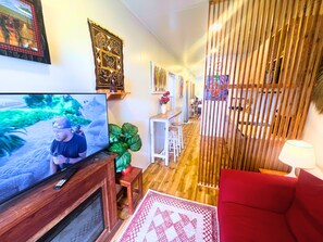 Panoramic Villa, 1 Queen Bed, Kitchen, Beach View | Living area | 40-inch flat-screen TV with digital channels, fireplace, Netflix