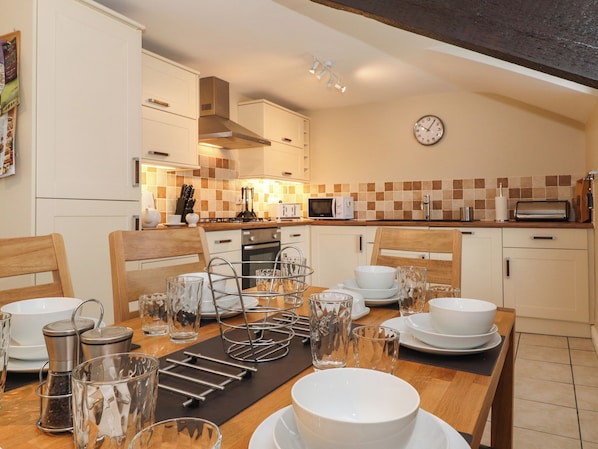 Fridge, dishwasher, electric kettle, toaster - Wansfell Loft (Ambleside)