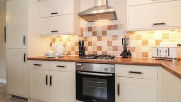 Refrigerador, lavavajillas, tetera/pava eléctrica, tostadora