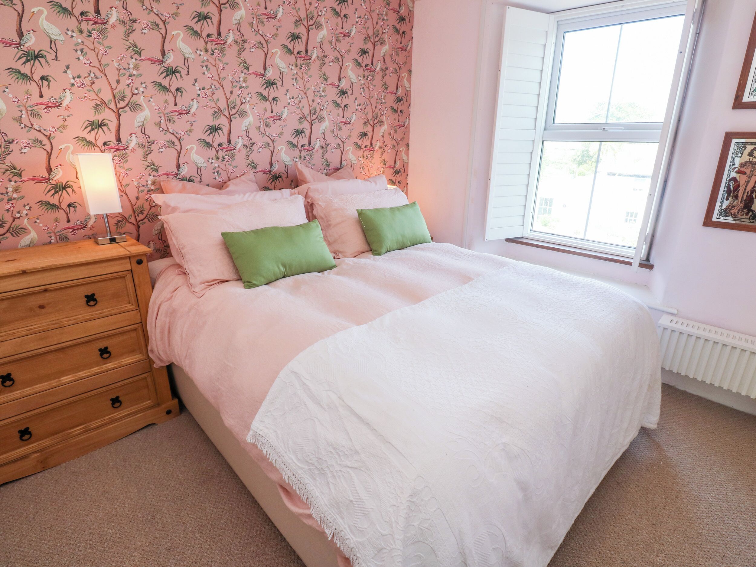 5 bedrooms, individually decorated, individually furnished, free WiFi