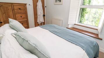 5 bedrooms, individually decorated, individually furnished, free WiFi