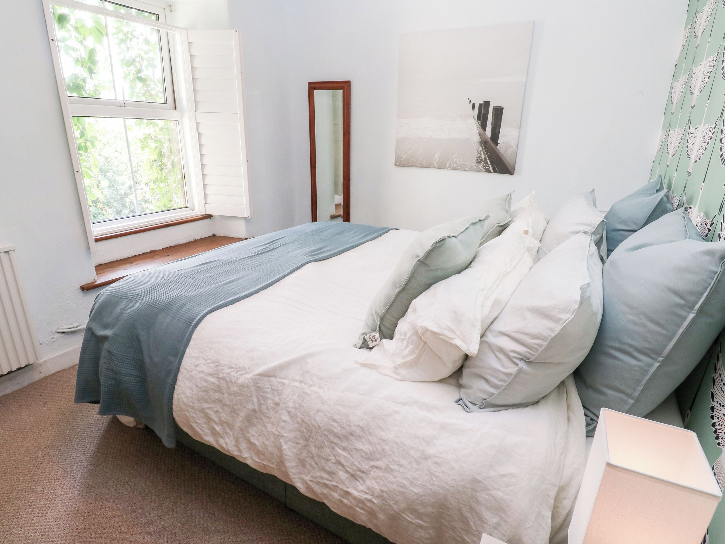 5 bedrooms, individually decorated, individually furnished, free WiFi