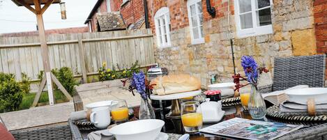 Cottage | Outdoor dining