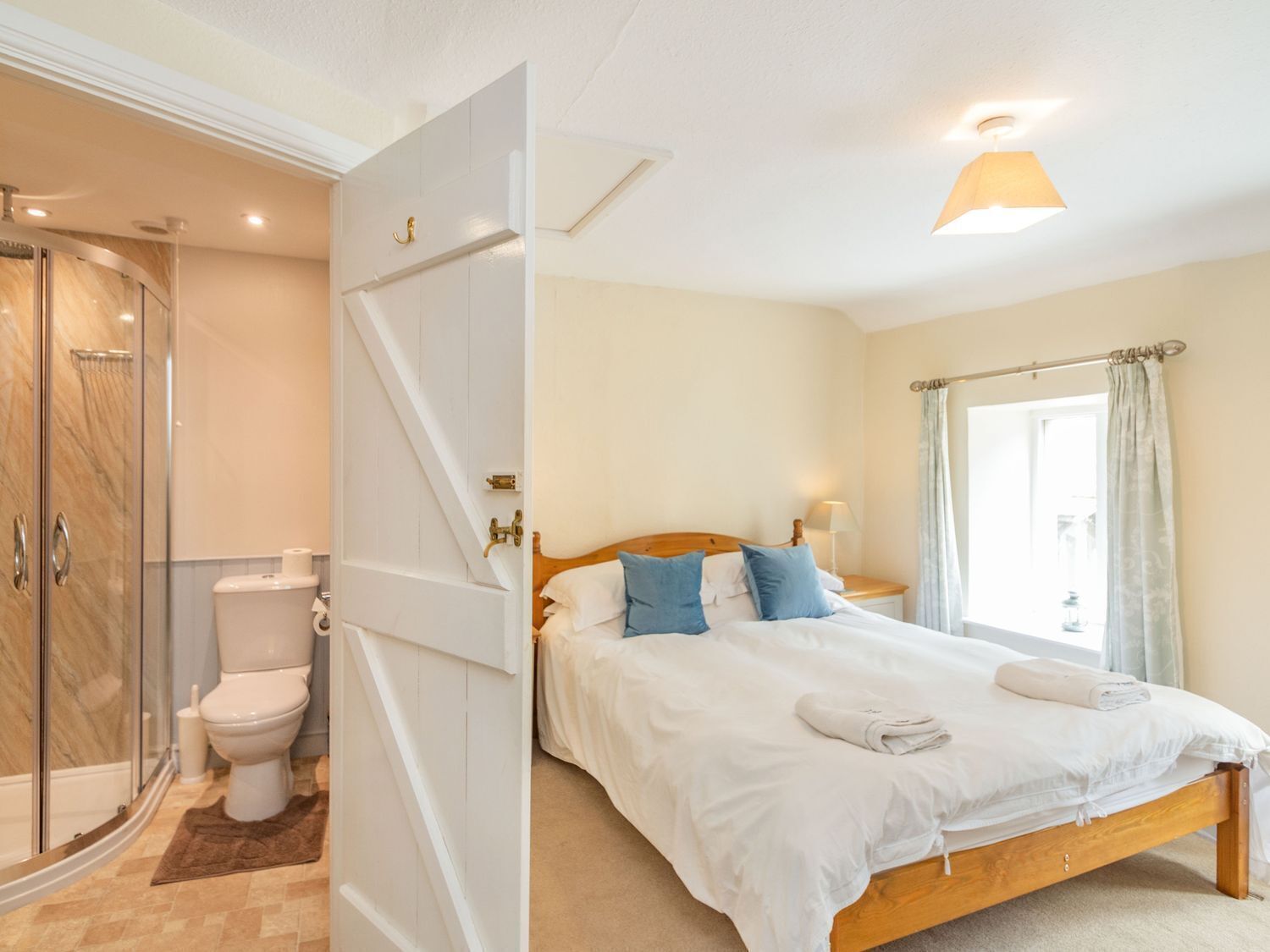 5 bedrooms, individually decorated, individually furnished, free WiFi