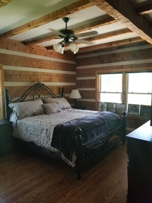 3 bedrooms, iron/ironing board, WiFi, bed sheets - The Lodge at Thunder Sound Studios (Franklin)