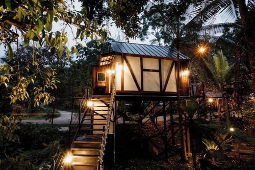 Enchanting Treehouse 5 Min Walk to Waterfall