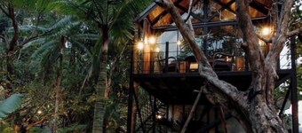 Enchanting Treehouse 5 Min Walk to Waterfall