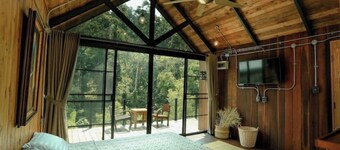 Whispering Waterfalls Treehouse