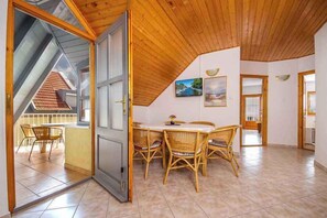 Dining - Holiday apartment with pool and well-kept garden, air conditioning, safe (Balatonmáriafürdő)