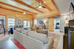 TV - Spacious Ozawkie Home - Near Lake Perry! (Ozawkie)