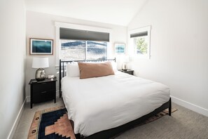 4 habitaciones, tabla de planchar con plancha, wifi y ropa de cama 