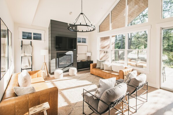 Televisión, chimenea, videojuegos y tenis de mesa 