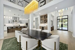 Dining - Luxury Lakefront Travis -Heated Pool/Games/Theater (Jonestown)