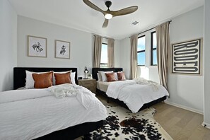 5 bedrooms, desk, iron/ironing board, travel crib - Luxury Lakefront Travis -Heated Pool/Games/Theater (Jonestown)