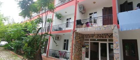 Overnatningsstedets facade