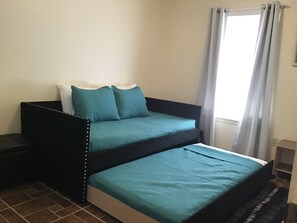 2 bedrooms, iron/ironing board, WiFi