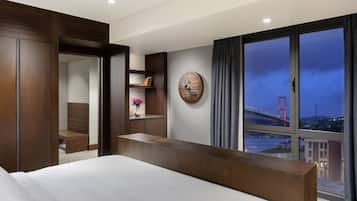 Suite, 1 cama King size (Bosphorus Bridge View) | Minibar y caja de seguridad en la habitación