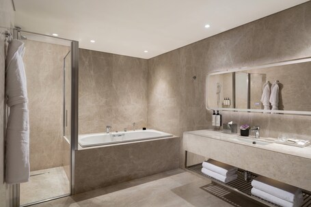 Crowne Plaza Istanbul Ortakoy Bosphorus, an IHG Hotel - Image 22