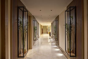 Sauna, steam room, 3 treatment rooms, massages