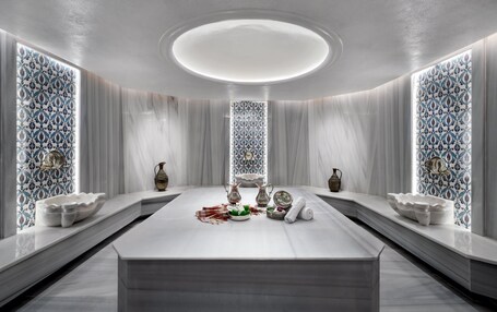 Crowne Plaza Istanbul Ortakoy Bosphorus, an IHG Hotel - Image 11
