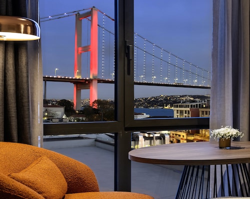 Crowne Plaza Istanbul Ortakoy Bosphorus by IHG