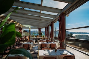 Restaurant - Crowne Plaza Istanbul Ortakoy Bosphorus by IHG (Istanbul)