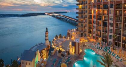 1 Bedroom Deluxe Condo at Emerald Grande, on Destin Beach!!! Sleeps 6!!!!