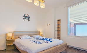 1 bedroom, travel cot, free WiFi, bed sheets