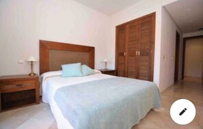 3 Schlafzimmer, Bügeleisen/Bügelbrett, Bettwäsche