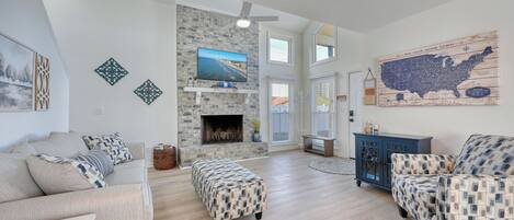 Een televisie en boeken