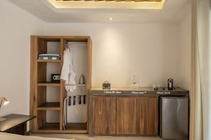 In-room safe, iron/ironing board, free WiFi, bed sheets