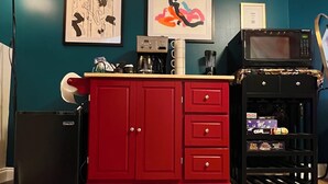 Interior - Cozy Basement Apartment w/ Spa Bathroom Suite (Atlanta)