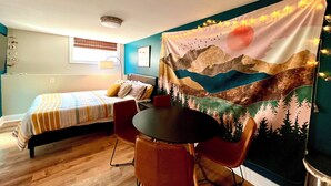 Room - Cozy Basement Apartment w/ Spa Bathroom Suite (Atlanta)