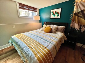 Room - Cozy Basement Apartment w/ Spa Bathroom Suite (Atlanta)