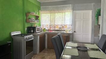 Dishwasher, coffee/tea maker, blender, dining tables