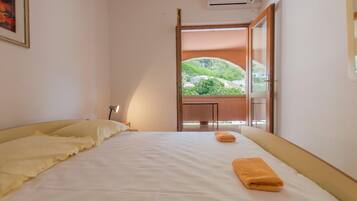 Apartment, Smoking | 8 bedrooms