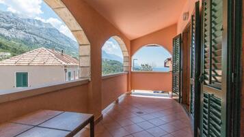 Apartment, Smoking | 8 bedrooms