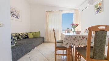 Apartment, Smoking | 8 bedrooms