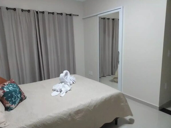 2 bedrooms, desk, free WiFi, bed sheets