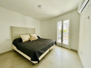 4 bedrooms, bed sheets