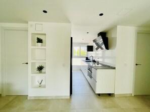 Køleskab, mikrobølgeovn, ovn, opvaskemaskine