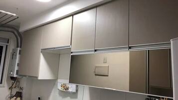 Geladeira, micro-ondas, fogão, cooktop